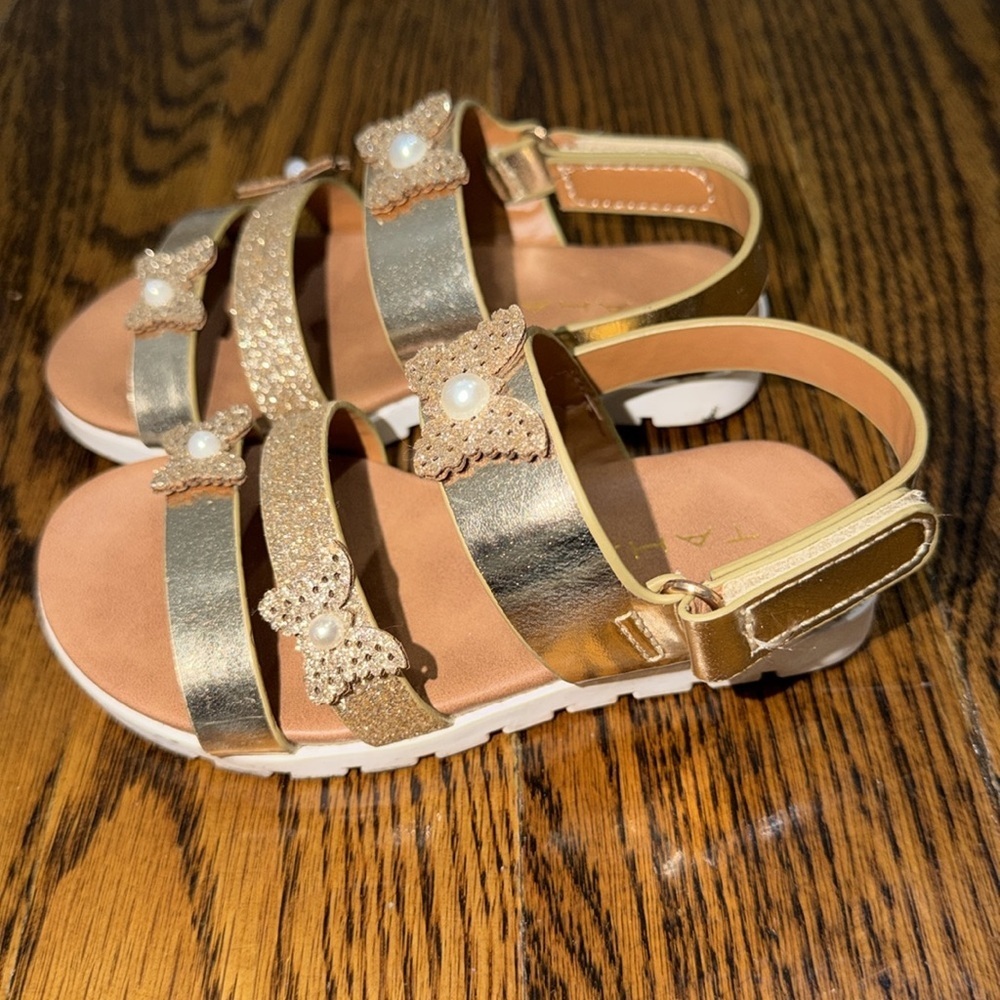 Tahari Gold Kids Sandals with Pearl Accents 7C - Picture 4 of 6